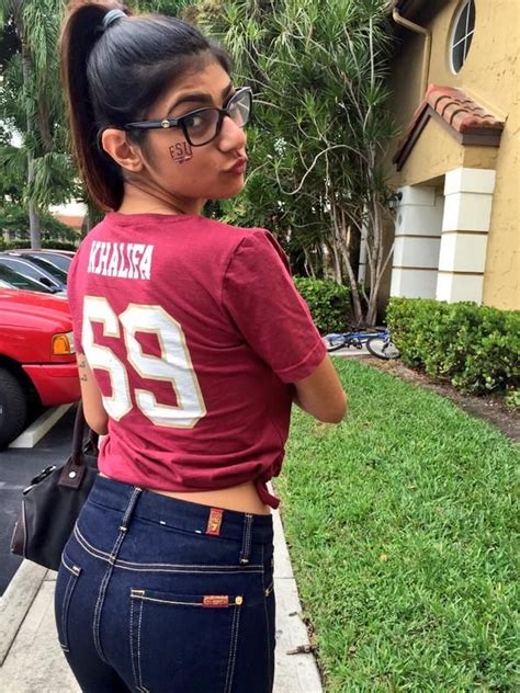 mia khalifa showing boobs|mia khalifa show boobs Search